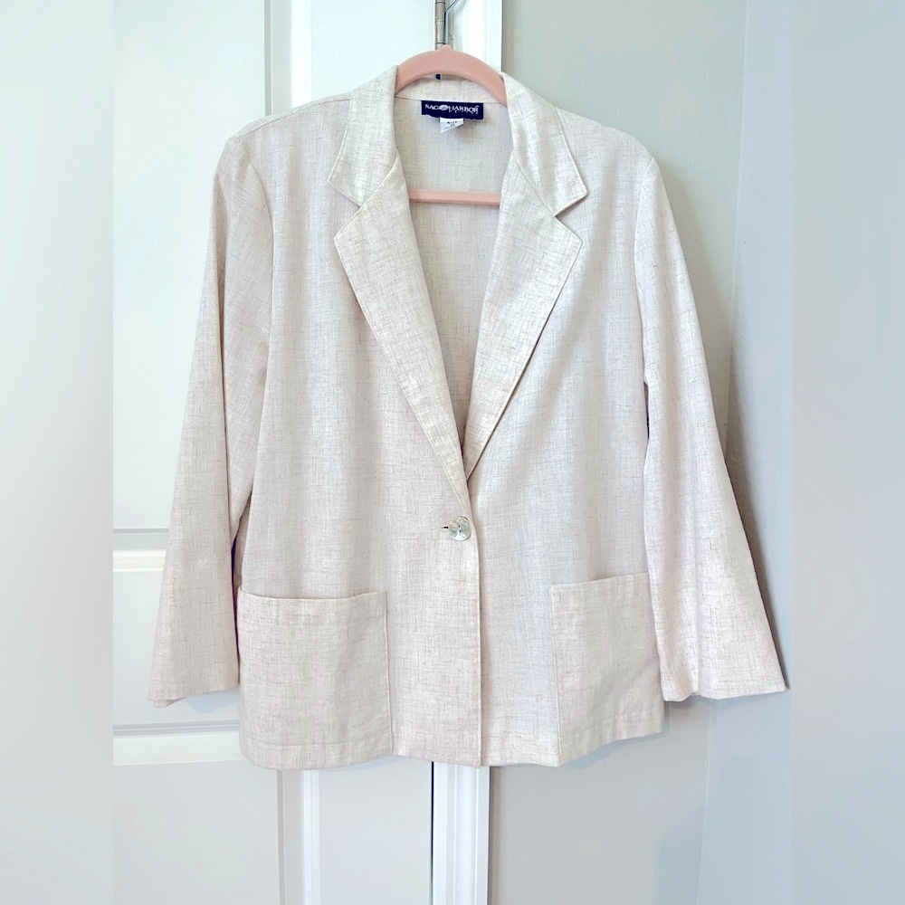 •Sag Harbor• Linen blend blazer Mother of Pearl Button